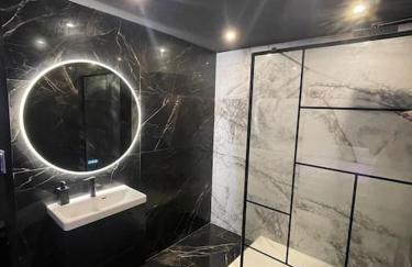 La Suite Prestige Jacuzzi,Sauna,Netflix,Disney - Foto 4