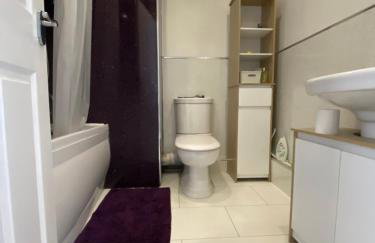 3 Bedroom House with Free Parkings, Close to City Centre and Transportation Links, at Gateshead, Newcastle upon Tyne - Foto 9