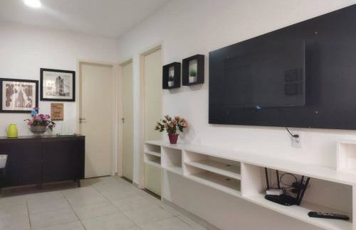 APT Completo - Suíte - 2 Ar-condicionados, Wi-FI, Piscina, garagem, portaria - aconchegante - Foto 15