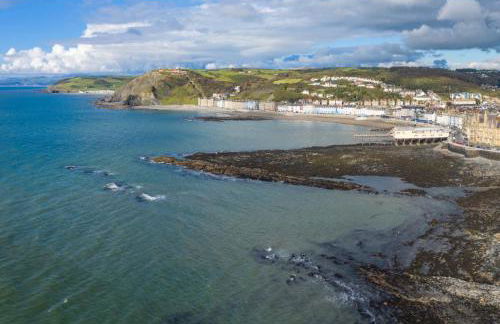 Experience Coastal Bliss in Our Modern 2019 Sea Viev 2 Bedroom static caravan at Clarach Bay Holiday Village! - Foto 31