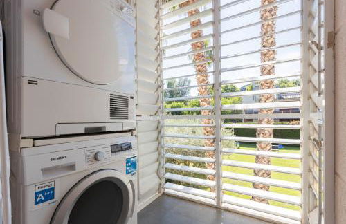 SeaBreezeHeaven - Sea View Apartment, Pool & Spacious Terrace with BBQ - 50m from Sant Pol Beach - Foto 25