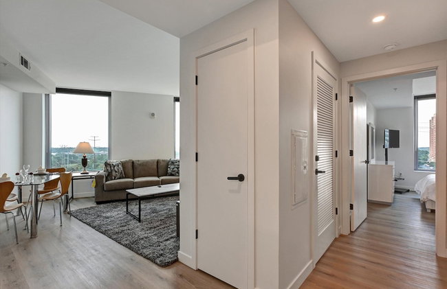 Global Luxury Suites at Town Center - Photo 55