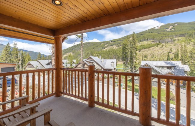 MODERN 4,500 sqft Ski Chalet: 5 Br + 6 Ba | Pool Table | Pool + PRIVATE Hot Tub - Photo 33