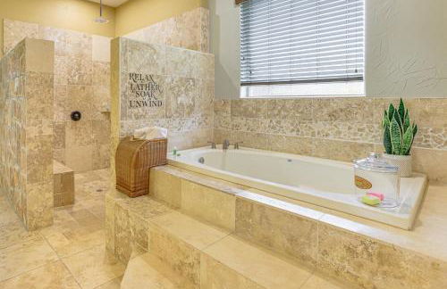 Lazy River Retreat in Cypress with Backyard Oasis! - Foto 13