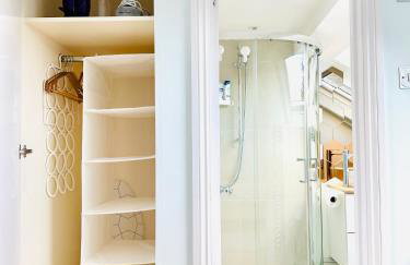 Large Double Room with Private Bathroom West Zone 3 Free Parking - Foto 12