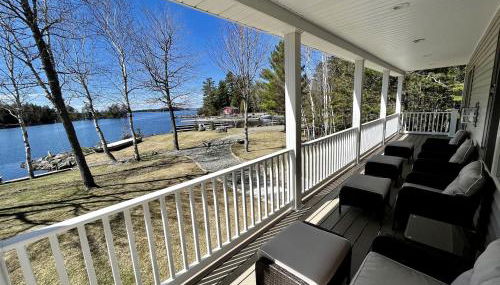 Gorgeous Cottage with Hot-tub and Games in Beaver Cove, Maine - Foto 3