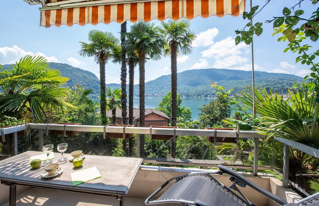 Queen Lake View in Ponte Tresa - Foto 1