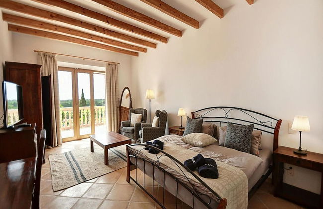 Exquisite Villa With Views - Photo 9