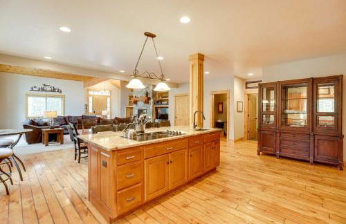 Indoor Entertainment Forested Sunriver Retreat! - Foto 7