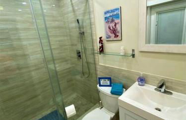 Deerfield Beach heated pool house - Photo 28