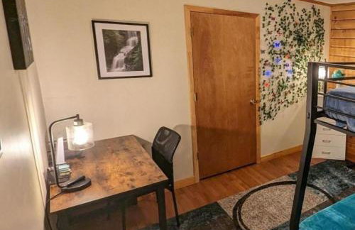 Ascension Cabin - hot tub, fire pit, babbling brook - Foto 37