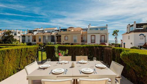 Holiday Home next to the beach, with private terrace, BBQ and incredible sea-view solarium - Photo 4, Garden, Garden view