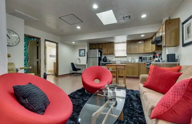 Evie's apartment - Photo 52