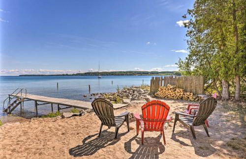 Less Than 1 Mi to Dtwn Suttons Bay! Studio with Shared Beach - Foto 1
