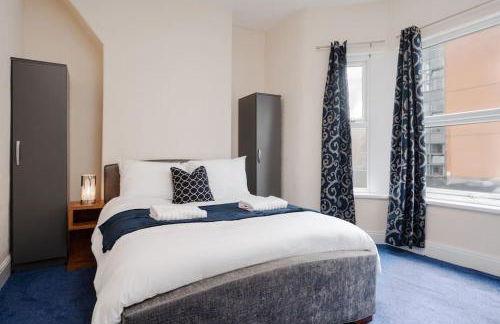 Stunning 5 bedroom home Wirral Birkenhead Sleeps 9- Free Parking-5G Internet - Foto 3