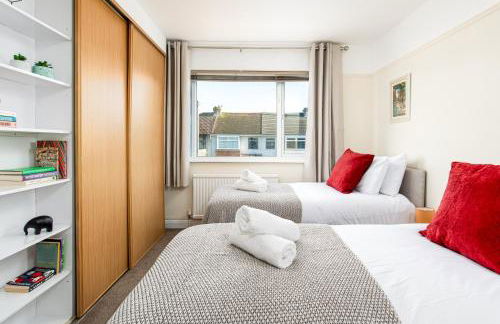 Long Stays-4bed house-Parking-By FabAccommodation - Foto 13