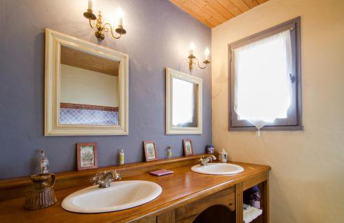 Gîte au Couchant à Caylus - Piscine - Jardin - 3 chambres - 8 personnes - 5 minutes du village médiéval - Foto 10