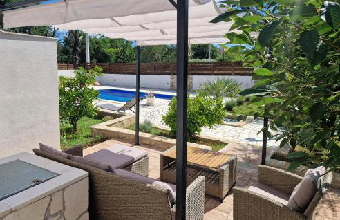 3 Bedroom Cozy Home In Sukosan - Foto 2