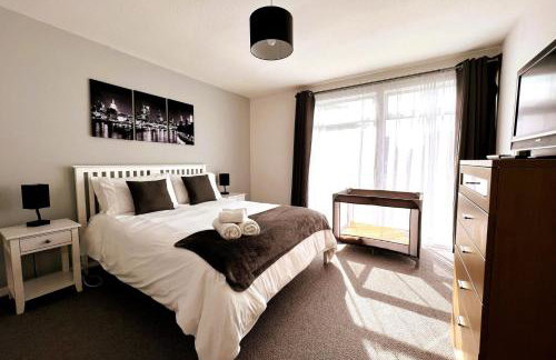 Spacious Family Bungalow with Garden for up to 7 - Photo 1