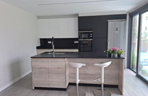 Chalet de lujo con piscina cercano a la playa - Foto 24