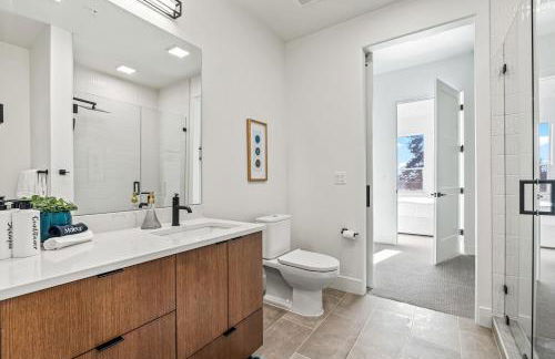 Emerald City in Downtown Eagle - Photo 2