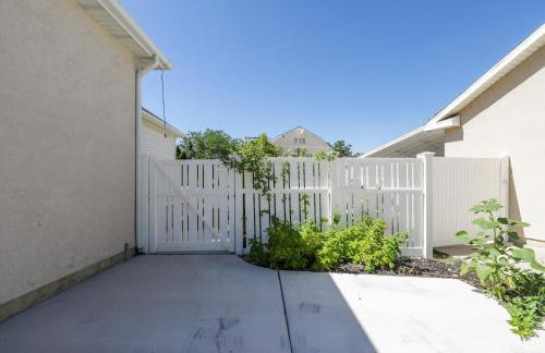 Cozy American Fork Retreat with Electric Fireplace - Foto 21