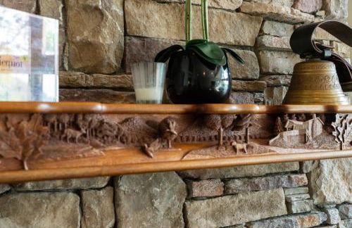 Stunning 4BR Retreat, Deck, Ping Pong, Near Marina - Foto 9