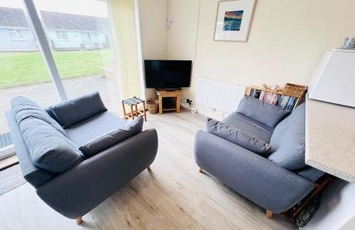 2 Bedroom Bungalow SV58, Seaview, Isle of Wight Free Wi-Fi - Photo 2