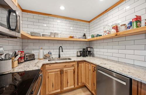 Renovated Ski In Out Condo King Bed Patio Grill - Foto 2