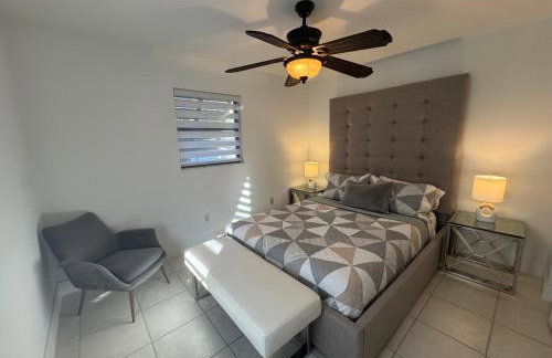 Three-Bedroom House - Best area-Heated Pool-Spa and Sauna Close to Beaches - Foto 38