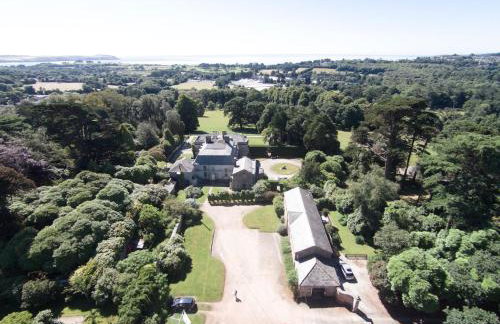 The Old Stables of heritage Tregrehan Garden Cottages on South Coast - Photo 16