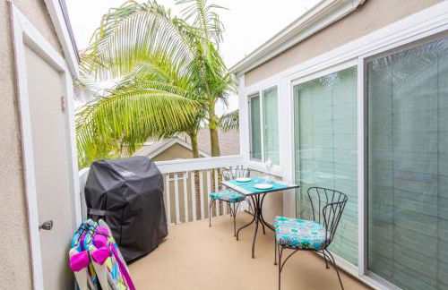 Chic Upstairs Condo Steps from Strands Beach - Foto 23