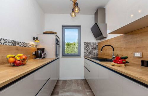 Luxury apartment Viktorija with private pool - Photo 19