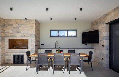 Villa Levita with Pool - Photo 7