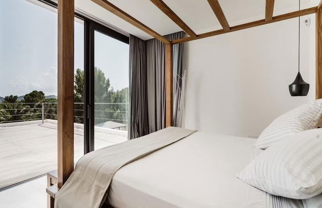 Modern Villa With Minimalistic Decor - Photo 7