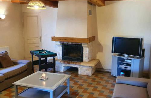 Charmante Maison avec Cheminée et Jardin, Animaux Acceptés - FR-1-496-87 - Foto 13