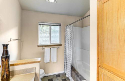 Coastal Oregon Home Walk to Dock! - Photo 15