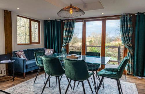 Heron's Perch- A pond-side retreat with cinema room - Photo 52