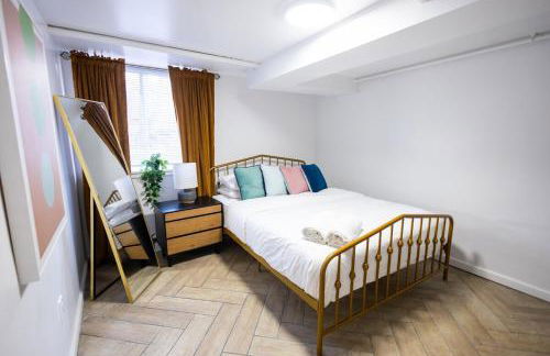 Retro 2 bedroom basement APT with free parking - Foto 27