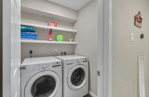 Pool Villa- Near Airport & Downtown, Fire Pit, Foosball - Foto 39