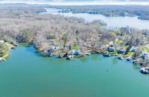 6 BD Smith Mountain Lakefront Escape sunset - Foto 22