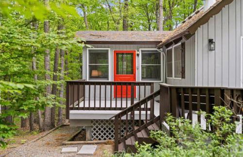 The Gingerbread House - 4 BR chalet, Sunroom, Deck, sleeps 10, modern amenities - Foto 34