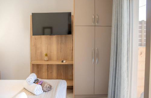 Villa Leandros Premium Suites - Photo 18