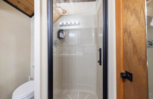 Riverfront getaway with sauna near mountains and hiking - Foto 38