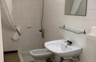 LE SUN TRAP -T2 calme au RDC à 2 pas de la plage avec vue sur jardin - Quiet and well located apartment - Photo 7