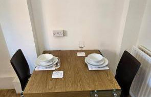 Spacious Two Bedroom Apartment in Battersea, Free Parking - Foto 18