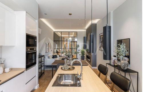 Flat 5 10m Walk to Bernabeu Real Madrid Stadium - Photo 1