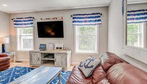 Square Pond Vacation Rental with Boat Dock and View! - Foto 5