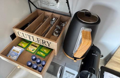 Luxury Spa Cabin with Outdoor Bath, Sauna & Fireplace - Foto 9