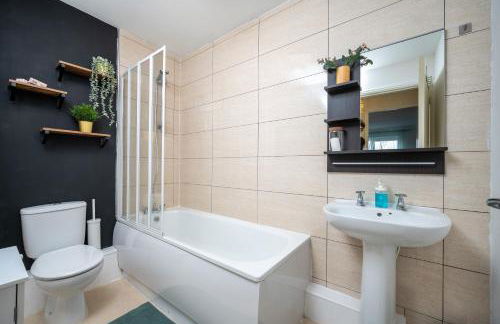 Cosy 4-Bed House l Garden l Free Parking l WiFi l Specious l Hosted by The Cosy Corner Nationwide - Foto 52